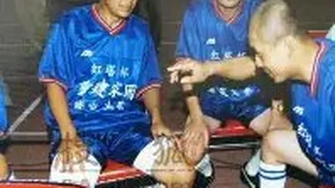 《独家揭秘：皇马训练场风云突变，姆巴佩领衔巨星集体缺席，备战悬念升级！》