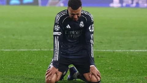 “激情四溢！伊斯火力全开，主场强势逆袭奥兰！”